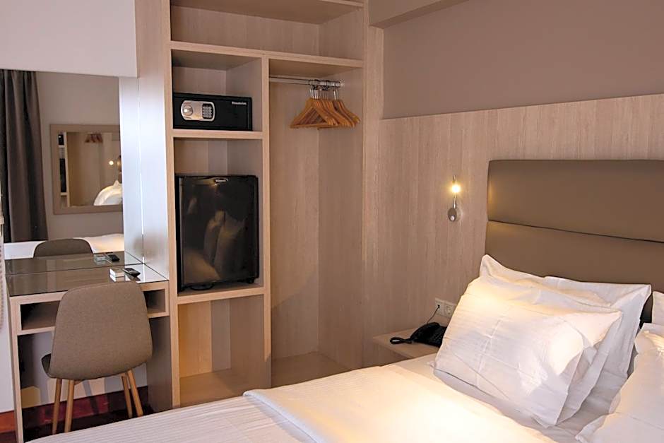 Anemoni Piraeus Hotel