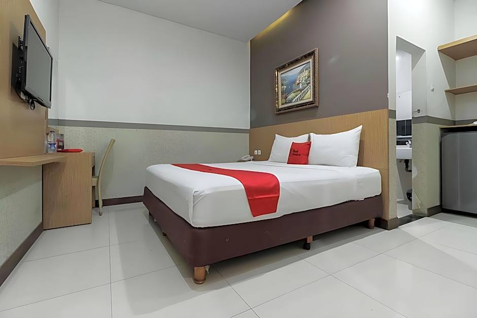 RedDoorz Plus @ Tuparev Cirebon