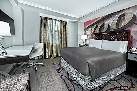 1 Queen Bed Standard