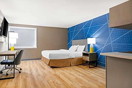 1 King Bed Suite Nonsmoking Upgrade