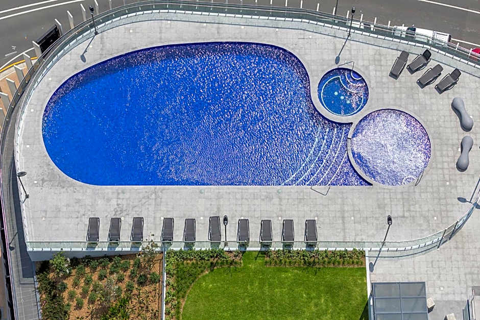 Meriton Suites Southport