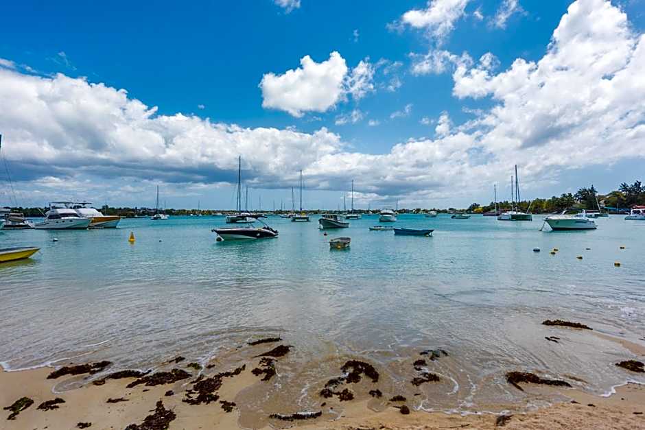 Cozy townhome near beach in heart of Grand Baie