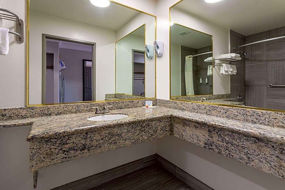 Days Inn by Wyndham Santa Monica