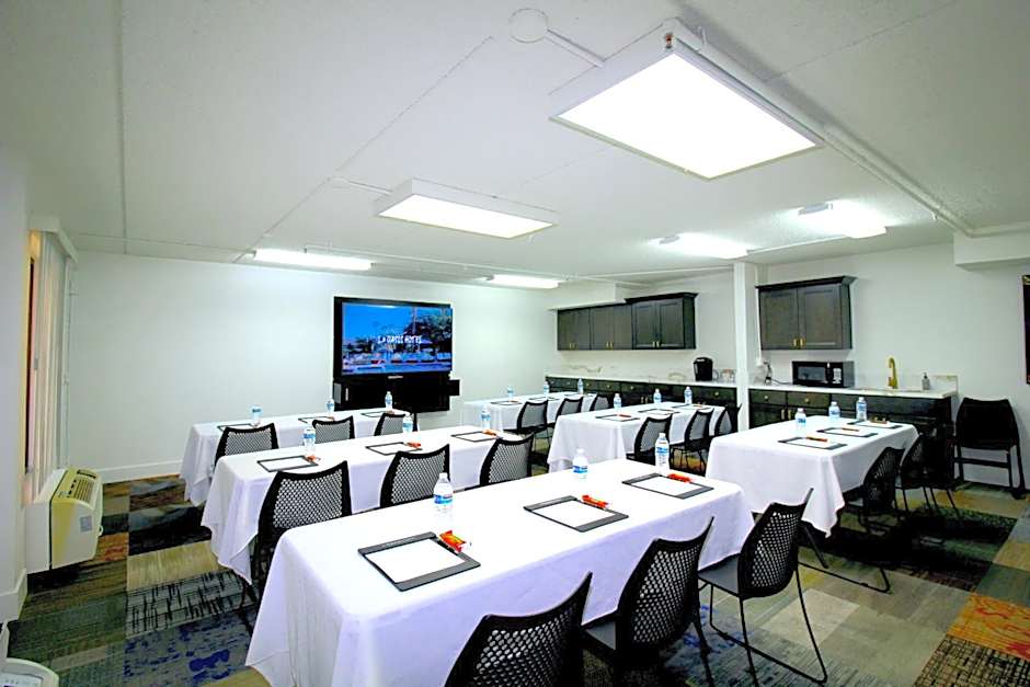 L3 Oasis Hotel