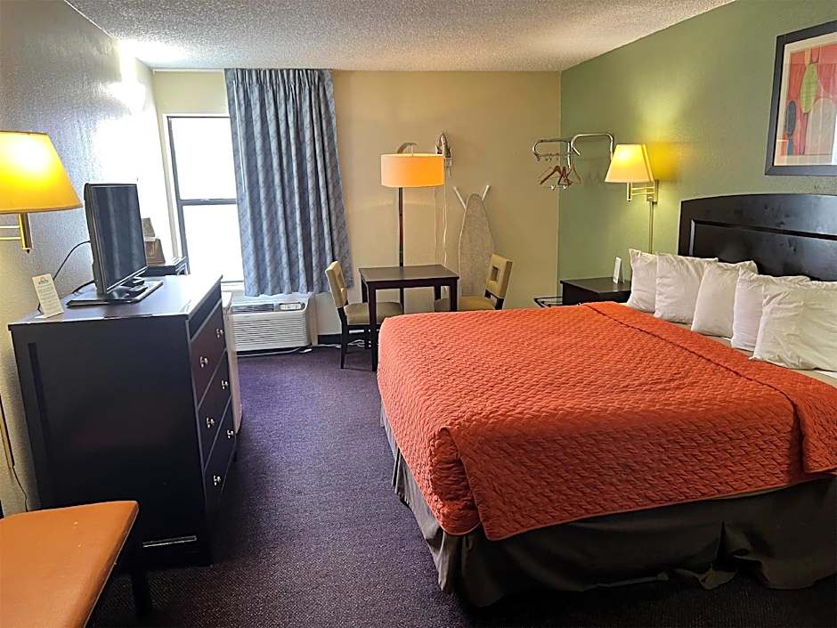 Days Inn by Wyndham Southern Hills/ORU