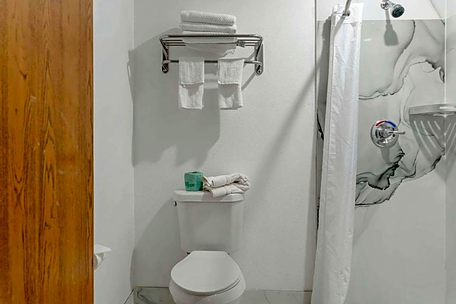 Econo Lodge Traverse City South