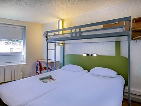 Triple Room with Three Single Beds