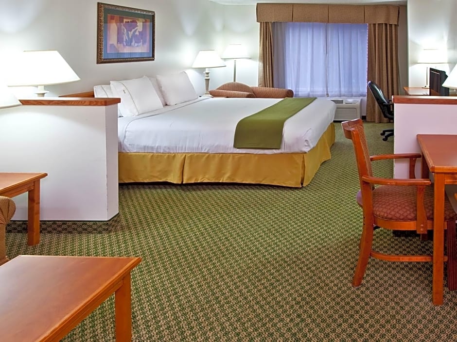 Holiday Inn Express & Suites Logan