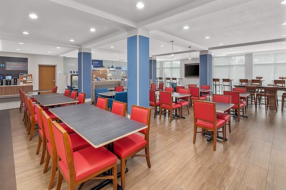 Holiday Inn Express Hotel & Suites Palm Bay By IHG