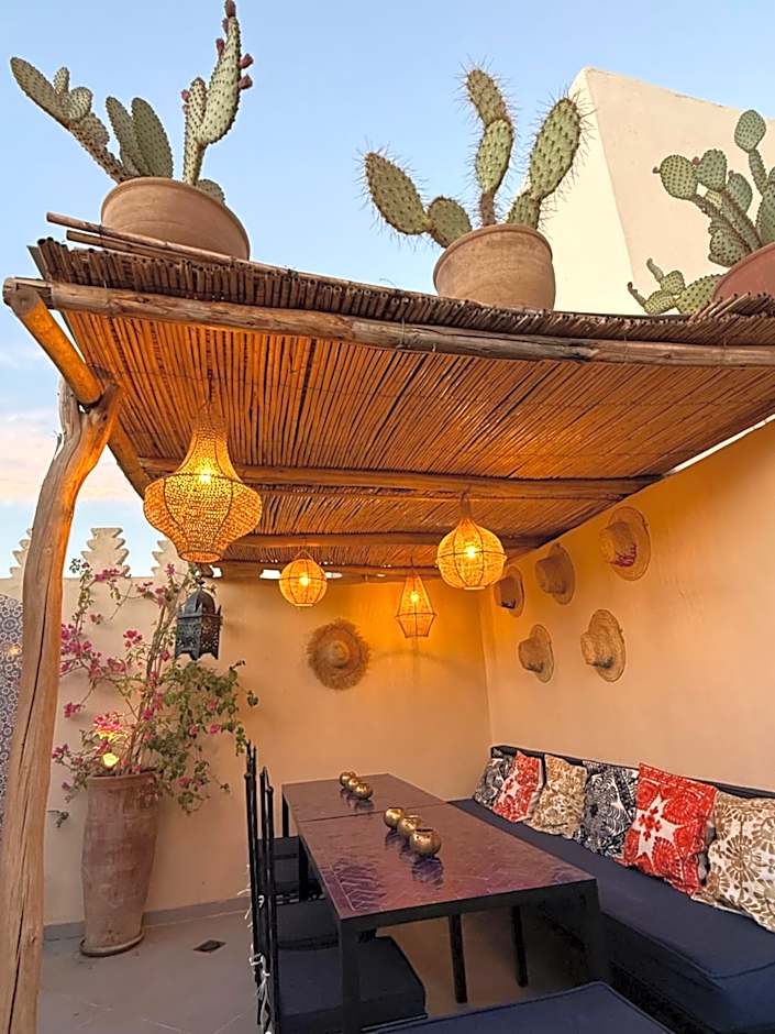 RIAD JULILU PRIVATISE