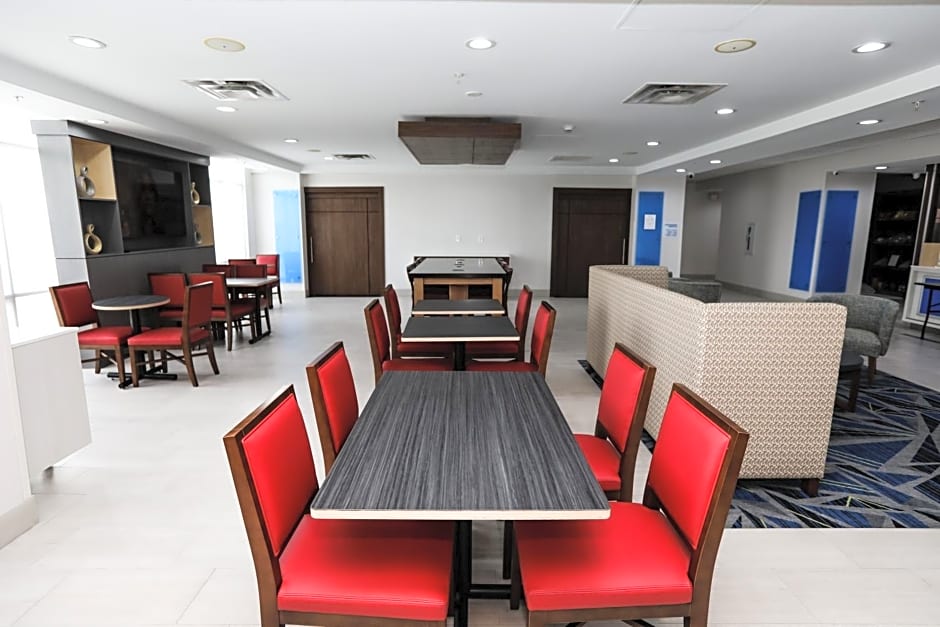 Holiday Inn Express Hillsboro I-35, an IHG Hotel