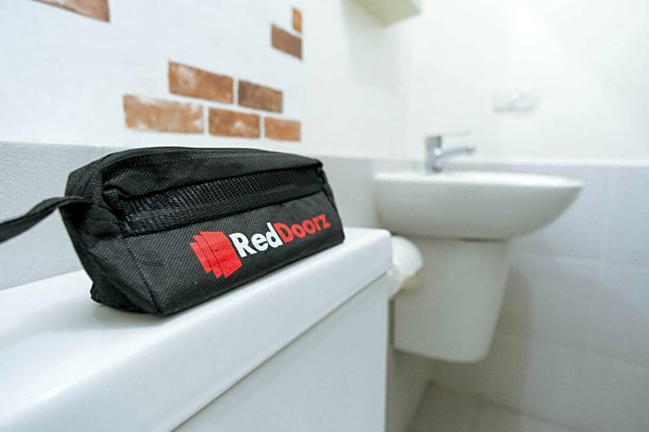 RedDoorz Syariah @ Karema Area Mamuju