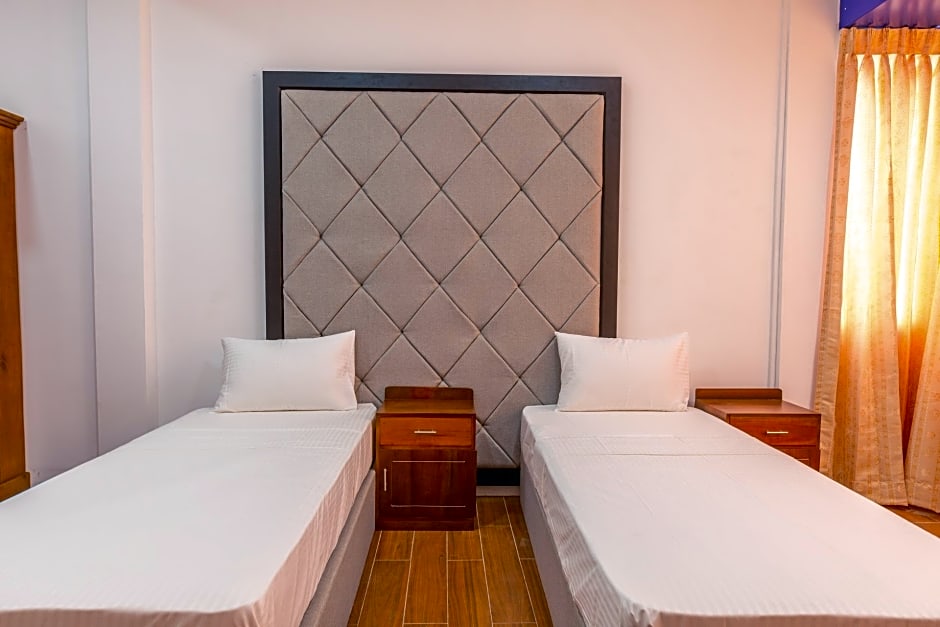 Metro Port City Hotel