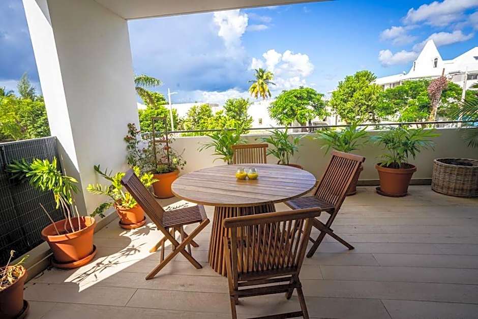 Cheerful Lemon Condo