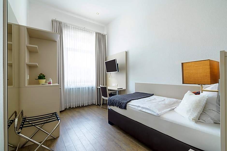 Tante ALMA's Kölner Hotel