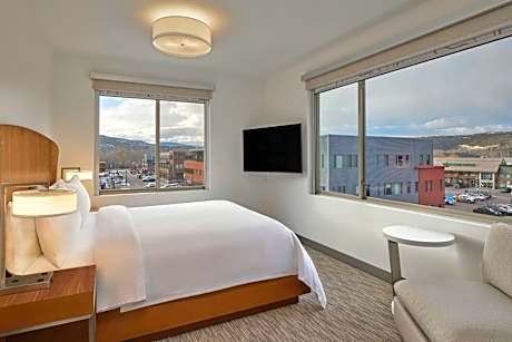 One-Bedroom Corner Executive King Suite with Sofa Bed - Mobility Accessible with Roll-In Shower
