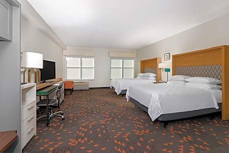 Standard Queen Room with Two Queen Beds and Mobility Accessible Tub