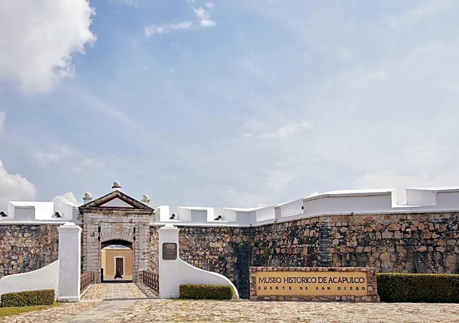 One Acapulco Diamante