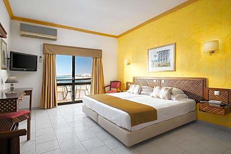 Double or Twin Room with Sea View