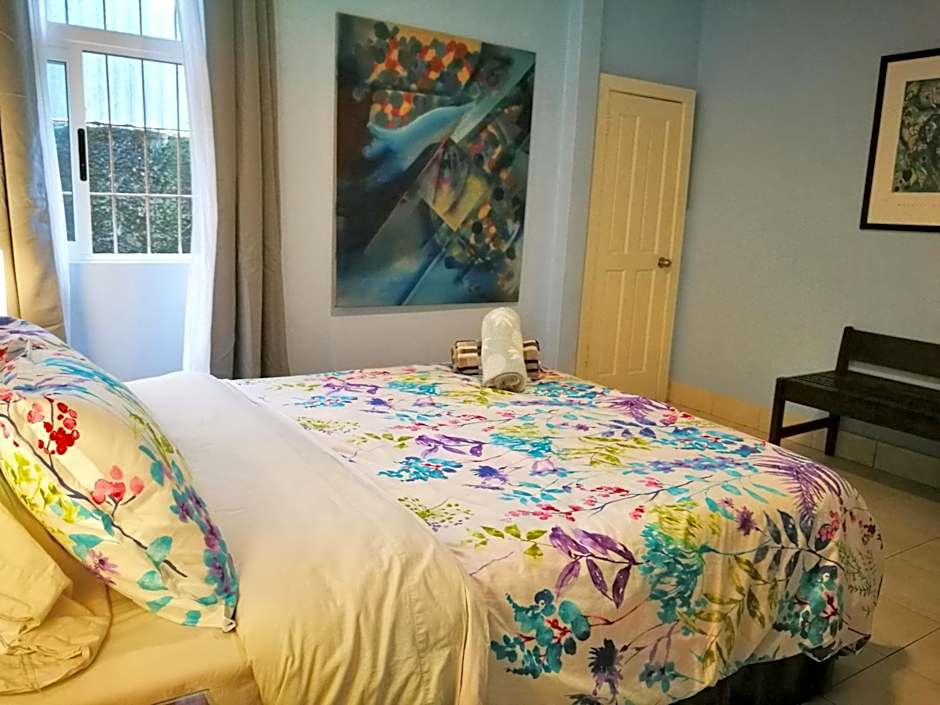 Photo 1 of 9 of 1 Queen Bed