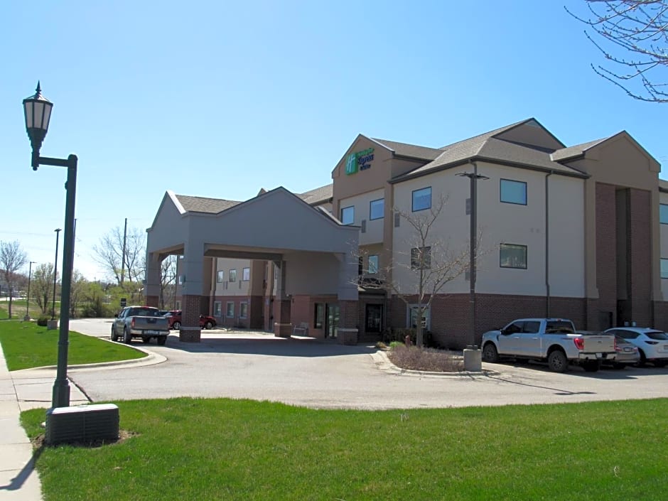 Holiday Inn Express Hotel & Suites Lincoln South By IHG