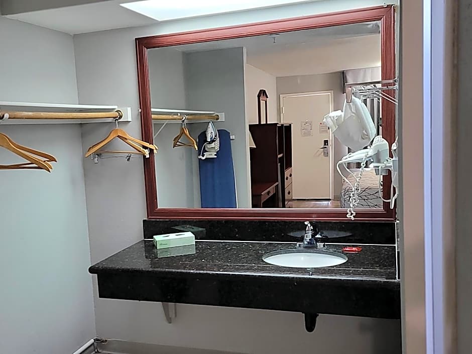 Rancho San Diego Inn & Suites