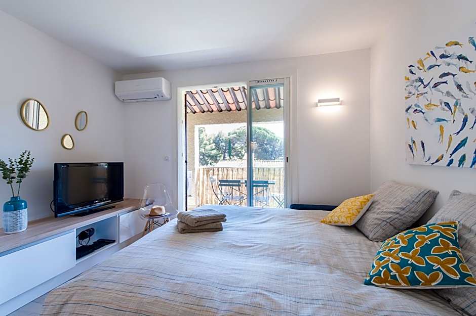 Studio neuf climatisé petite vue mer plage à pieds - Ted Home
