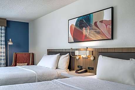 2 Queen Accessible Room with Bath Tub