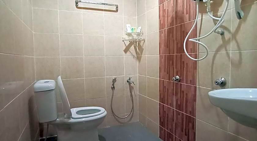 Super OYO 89771 Dane & Shue