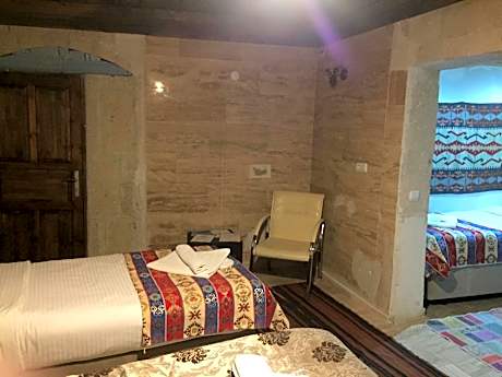 Quadruple Room with Private Bathroom