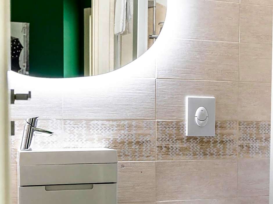 Serenity with swimming pool and parking in Alassio