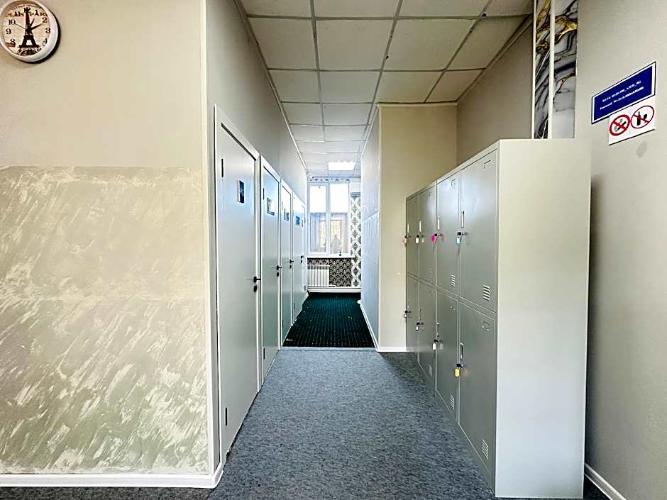 Center Capsule Hostel 