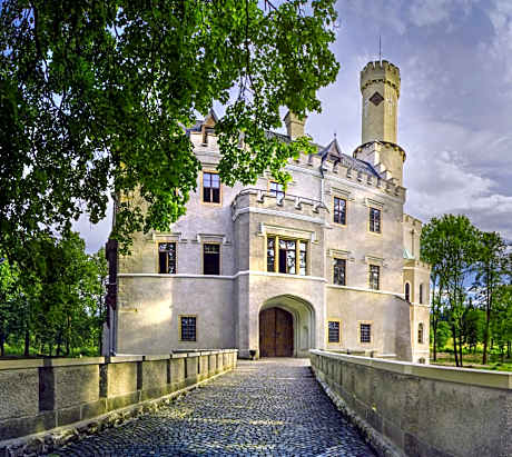 Zamek Karpniki Schloss Fischbach