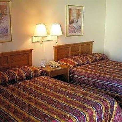 Photo 1 of 7 of Red Carpet Inn Starke