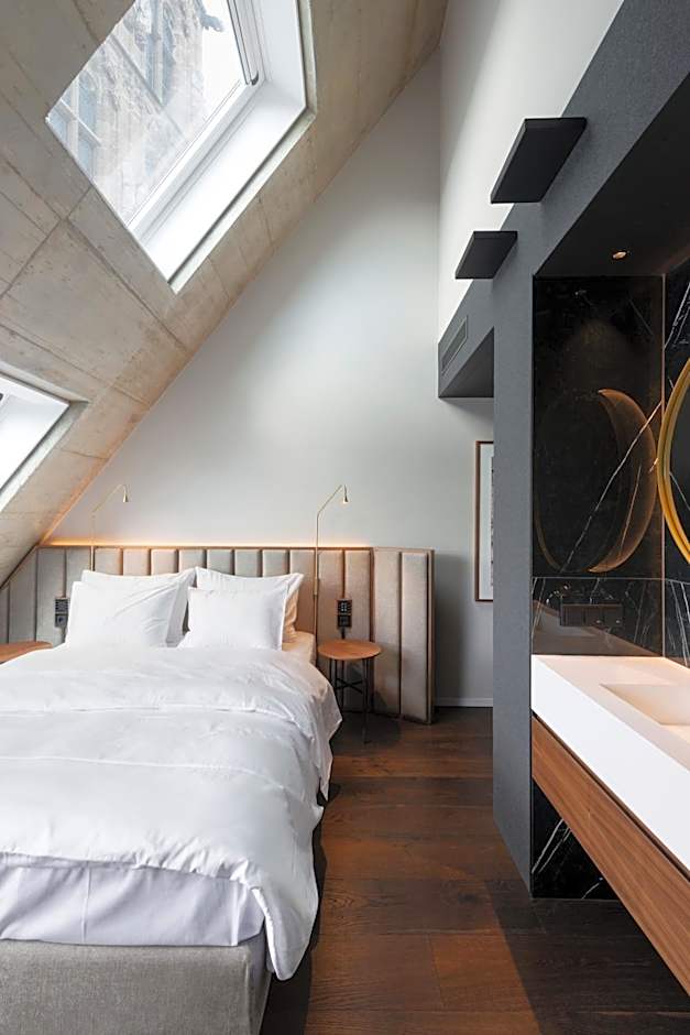 Legend Hotel