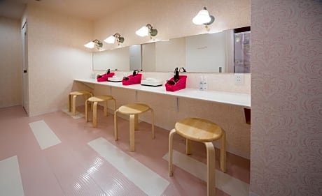 Capsule Room for Female