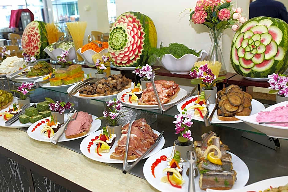 Grand Hotel Nirvana - All Inclusive & Free Beach Access