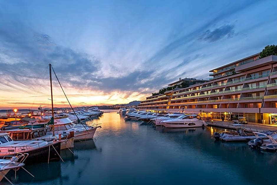 Le Meridien Lav Split