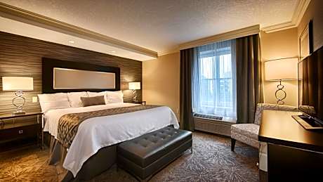 King Suite with Sofa Bed and Walk-In Shower - Non-Smoking