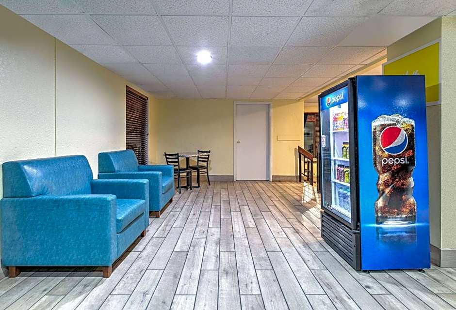 Days Inn by Wyndham Greenville MS