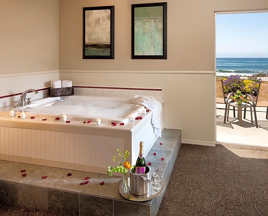 Cambria Landing Inn and Suites