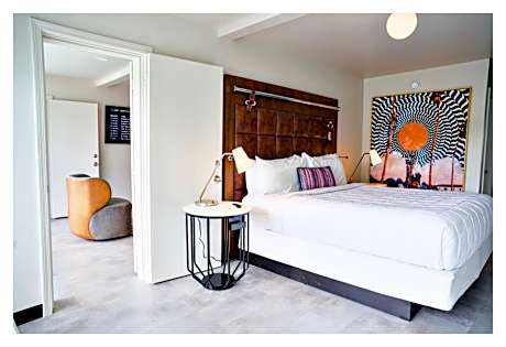 Efficiency King Suite - Non-Smoking