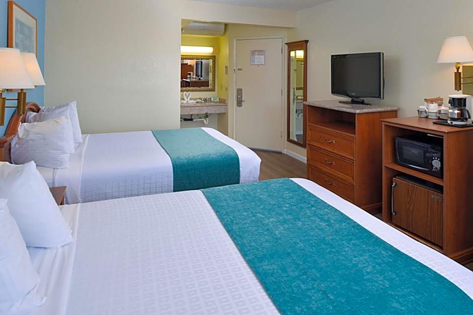 Edgewater Inn and Suites