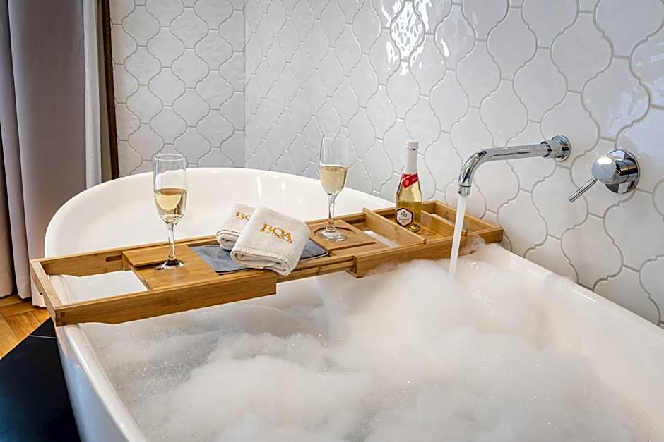 Budapest Eye- Boutique Suites, by BQA