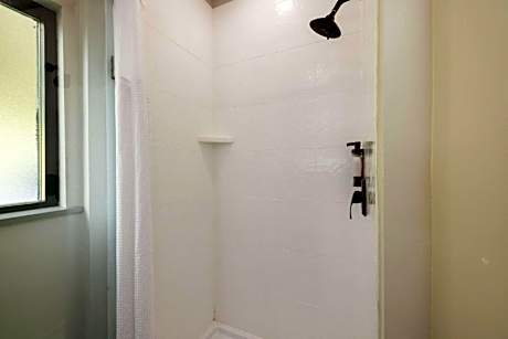 Double Room with Two Double Beds - Hearing Accessible/Non-Smoking