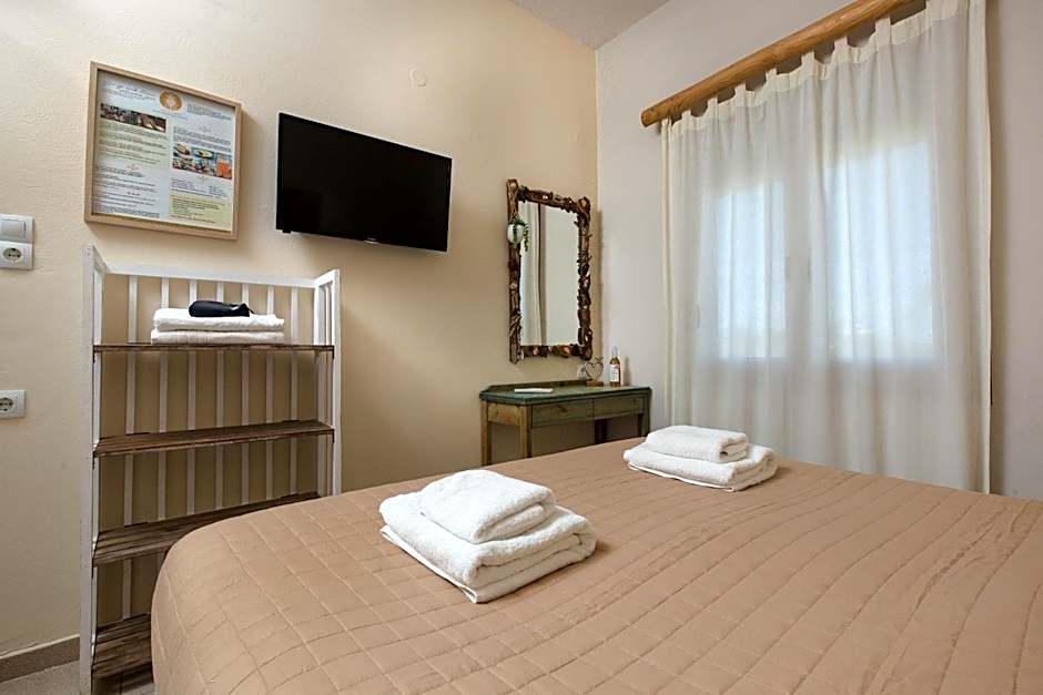 Arodamos Studios & Apts