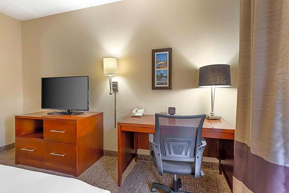Comfort Suites Regency Park