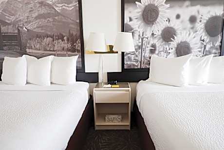 2 Queen Beds Ground Floor Non-Smoking