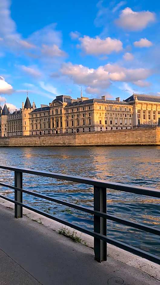 HOTEL AU COEUR DES ARTS ET METIERS