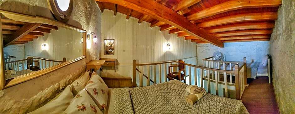 Lilyum Alaçatı - Taş Ev